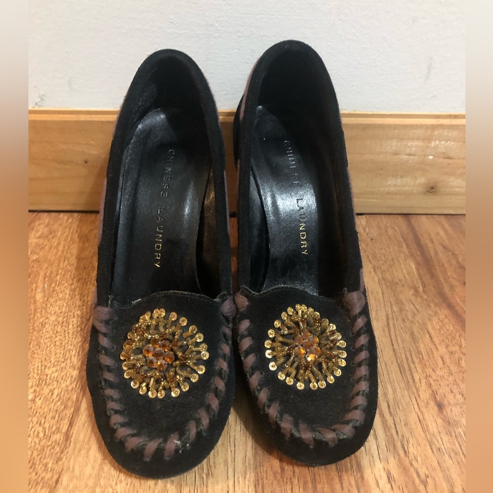 Chinese Laundry Black and Purple Suede Heels with Gold Accents 7M.